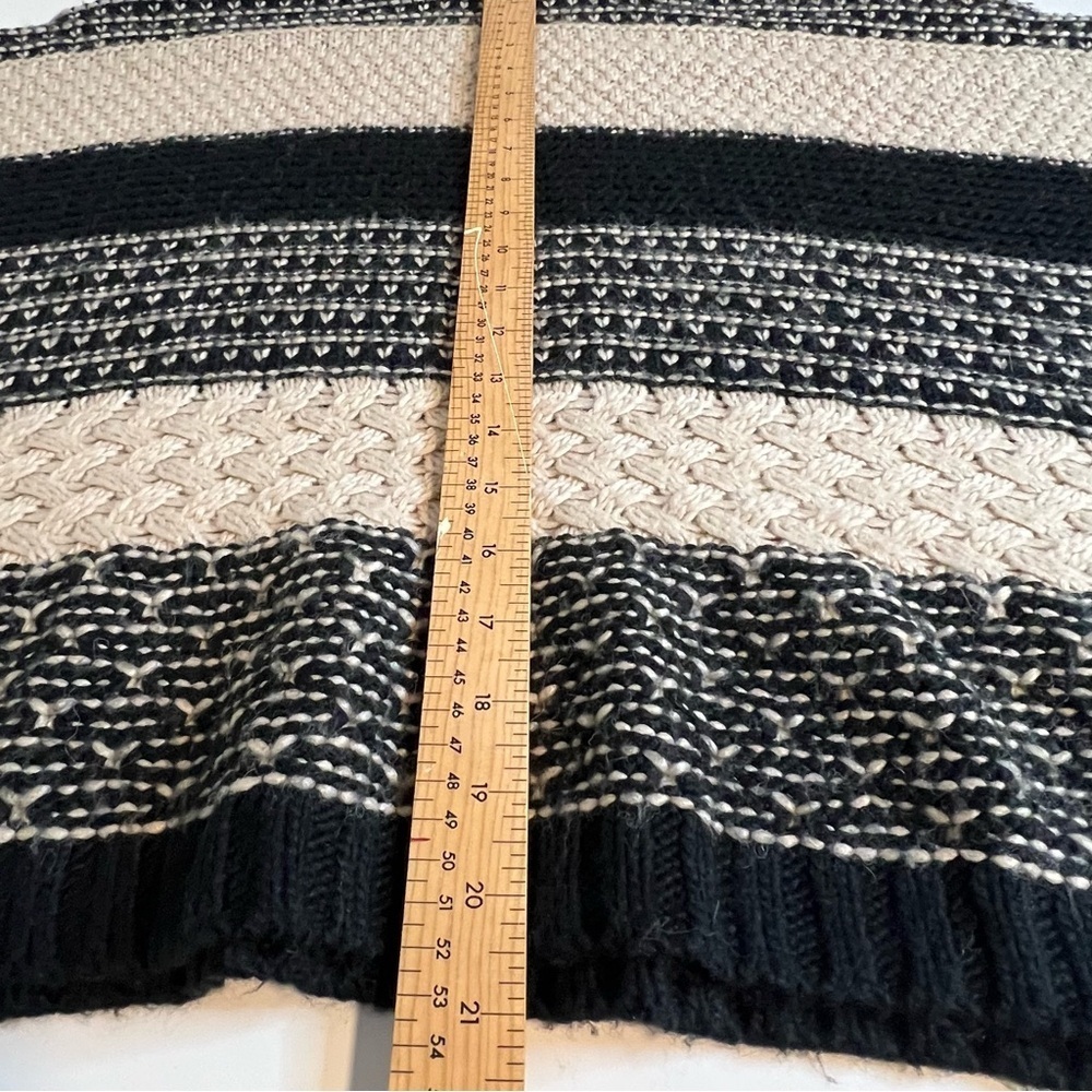 Women's mediumBlack and Cream Turtleneck Sweater/poncho - Picture 7 of 7